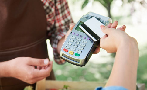 Retail & E-commerce